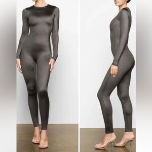SKIMS All in One Shine Long Sleeve Bodysuit ~ Onyx/Black ~Medium ~Front Zipper